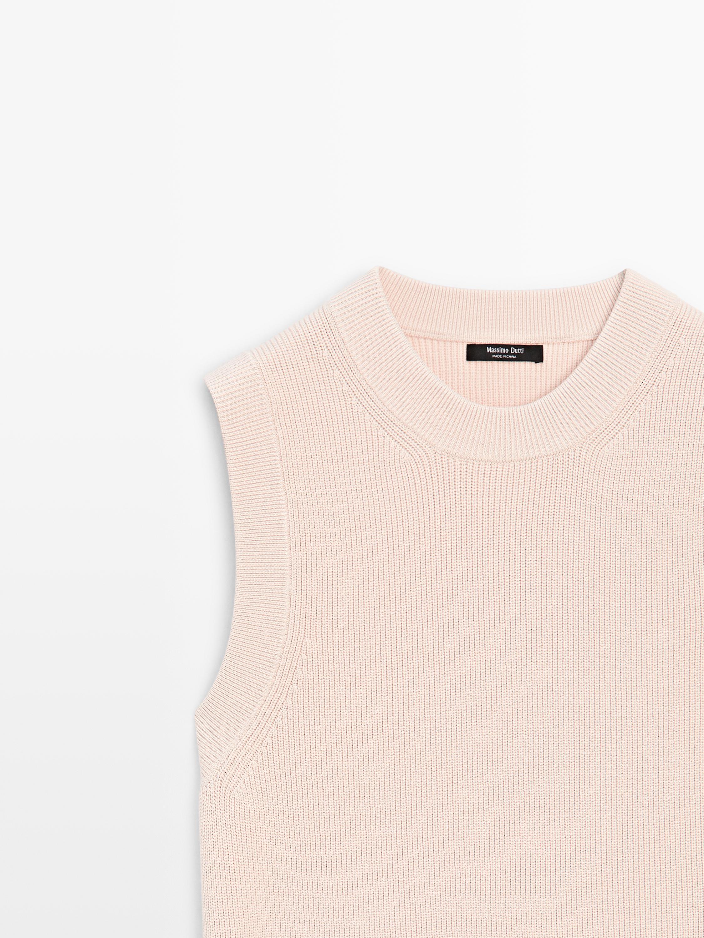 Knit top with crew neck